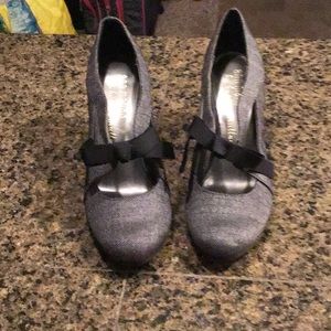 Gray fabric pumps with black bow tie